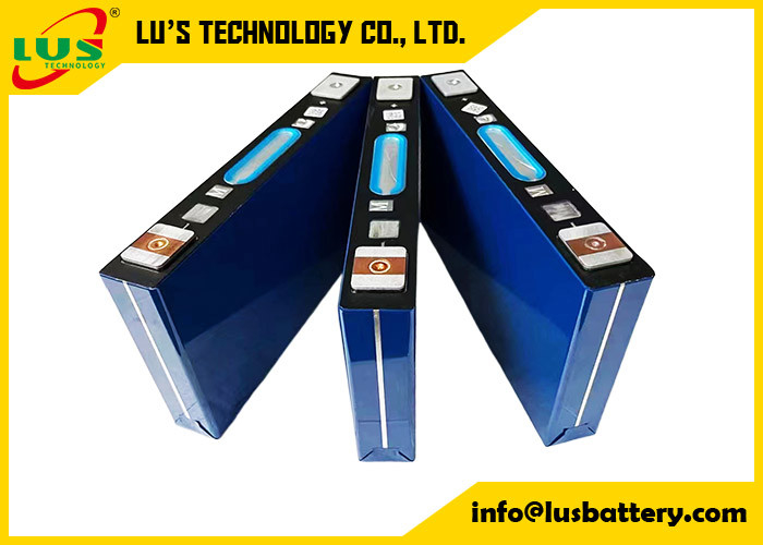 3.2V 150Ah LiFePO4 celle prismatiche e batterie agli ioni di litio personalizzate OEM 3.2V150Ah LiFePO4 batteria al litio ad alta potenza