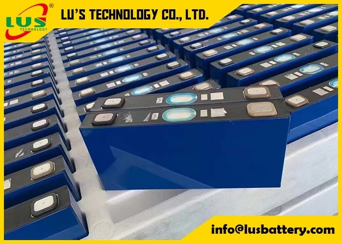 Batteria al litio fosfato di ferro 3,2 volt 100ah 110Ah Batteria al litio LiFePO4 Batteria fai da te